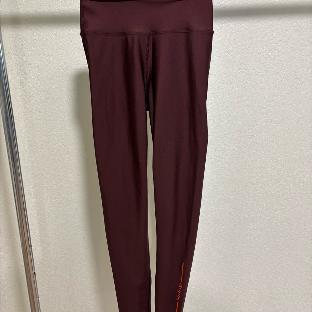 Peloton Show Up Maroon Leggings Small